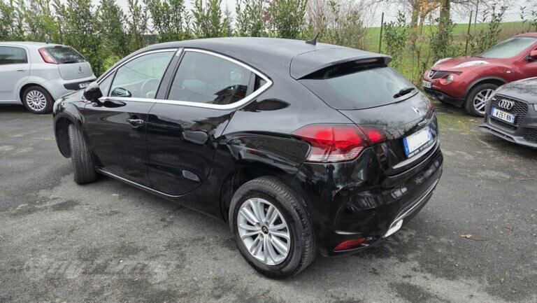 Photos de Citroën DS4 1.6 e-HDi115 Airdream Chic