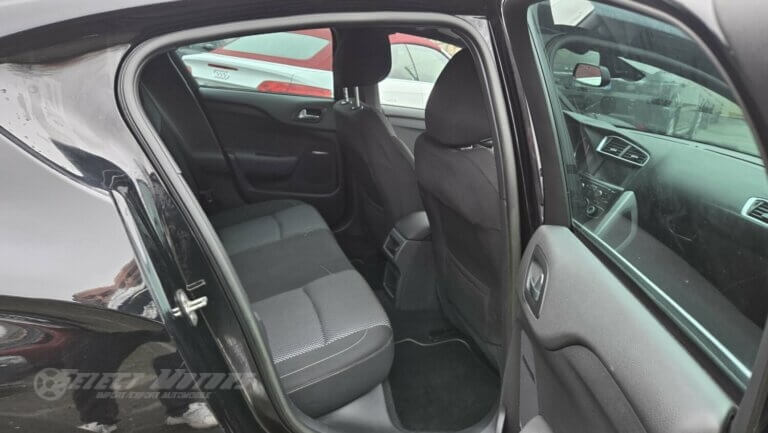 Photos de Citroën DS4 1.6 e-HDi115 Airdream Chic