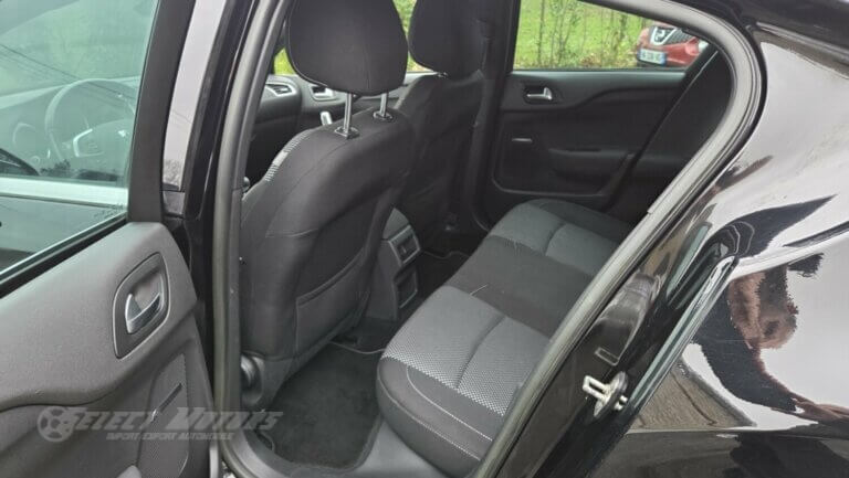 Photos de Citroën DS4 1.6 e-HDi115 Airdream Chic