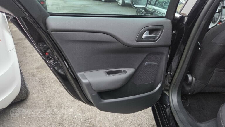 Photos de Citroën DS4 1.6 e-HDi115 Airdream Chic