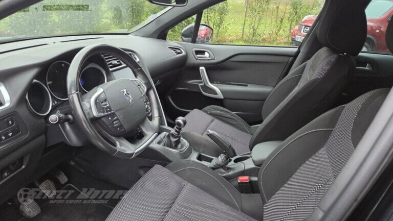 Photos de Citroën DS4 1.6 e-HDi115 Airdream Chic