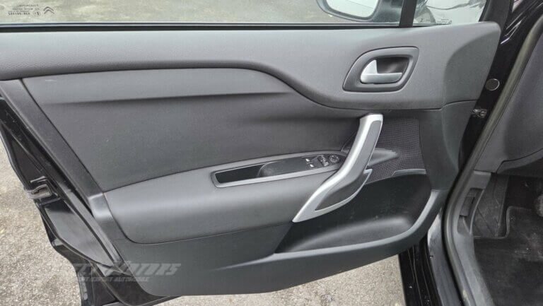 Photos de Citroën DS4 1.6 e-HDi115 Airdream Chic