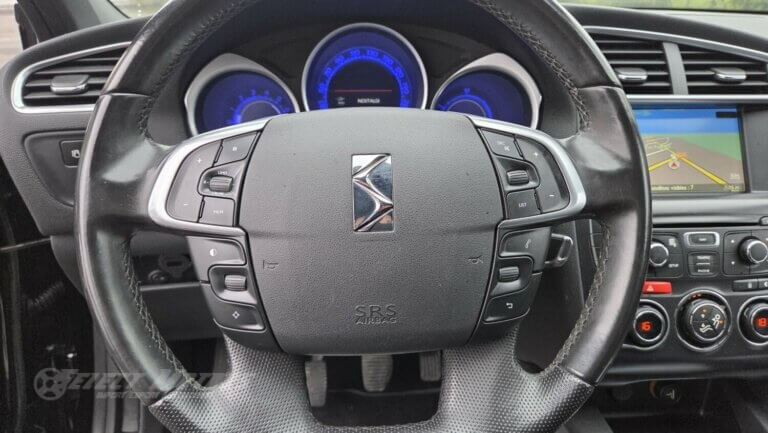 Photos de Citroën DS4 1.6 e-HDi115 Airdream Chic