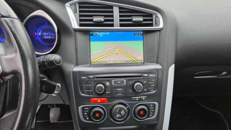 Photos de Citroën DS4 1.6 e-HDi115 Airdream Chic