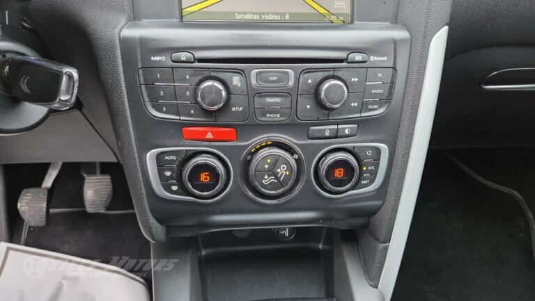 Photos de Citroën DS4 1.6 e-HDi115 Airdream Chic