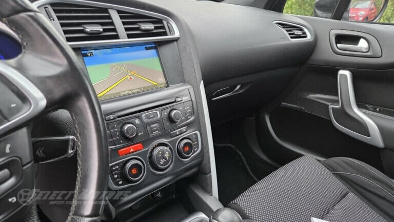 Photos de Citroën DS4 1.6 e-HDi115 Airdream Chic