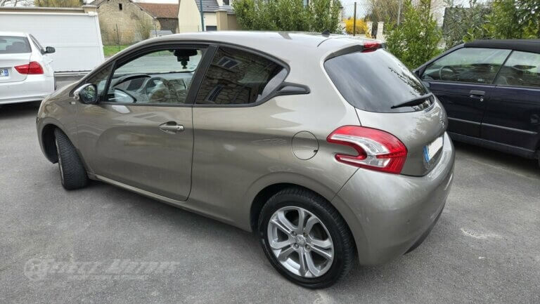 Photos de Peugeot 208 1.2 VTi Style