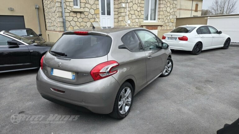 Photos de Peugeot 208 1.2 VTi Style