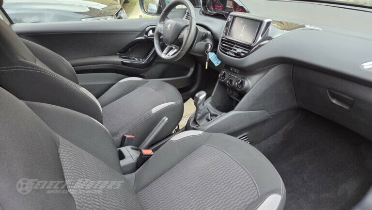 Photos de Peugeot 208 1.2 VTi Style