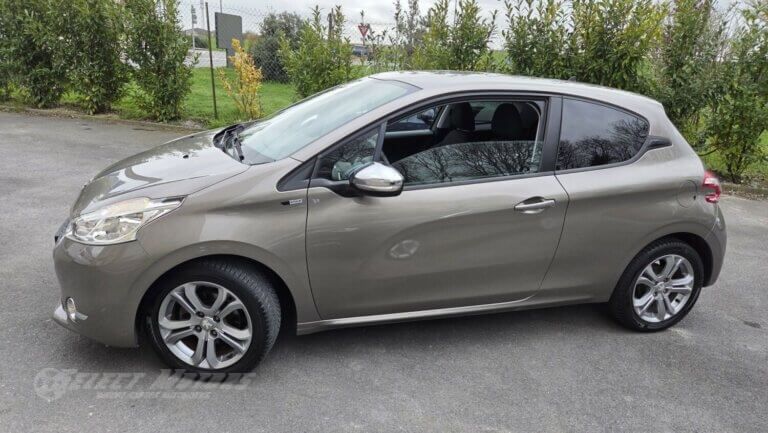 Photos de Peugeot 208 1.2 VTi Style