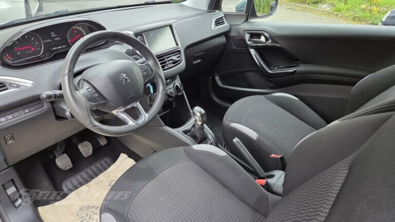 Photos de Peugeot 208 1.2 VTi Style