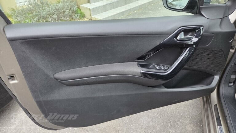 Photos de Peugeot 208 1.2 VTi Style