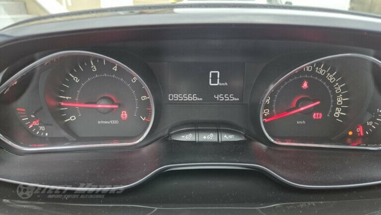 Photos de Peugeot 208 1.2 VTi Style