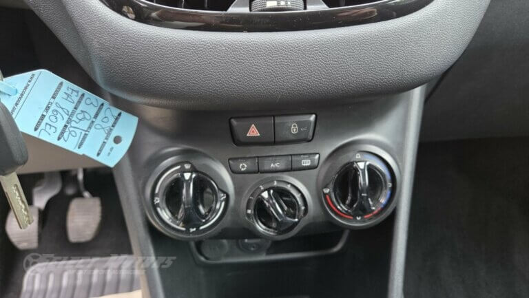 Photos de Peugeot 208 1.2 VTi Style