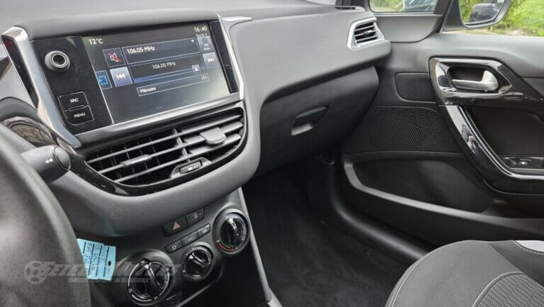 Photos de Peugeot 208 1.2 VTi Style